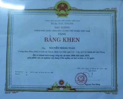 Từ người lính đến vị tiến sĩ y khoa 30 năm khao khát cứu người - 2