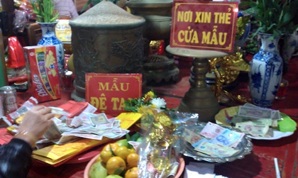 Hội Phủ Giày nô nức ăn theo lễ khai ấn đền Trần - 11 Hội Phủ Giày nô nức ăn theo lễ khai ấn đền Trần - 11