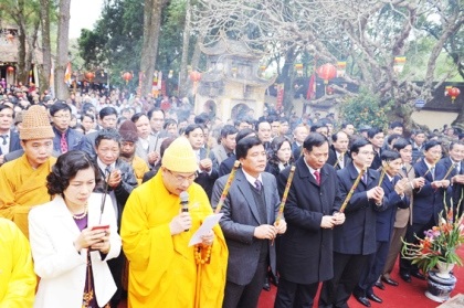 Tưng bừng khai hội xuân Côn Sơn - Kiếp Bạc - 1 Tưng bừng khai hội xuân Côn Sơn - Kiếp Bạc - 1