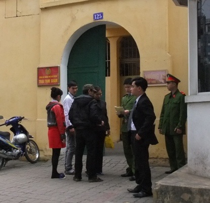 Luật sư tiếp xúc ông Đoàn Văn Vươn trong trại tạm giam - 1