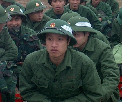 Hàng nghìn thanh niên hăng hái lên đường nhập ngũ - 17