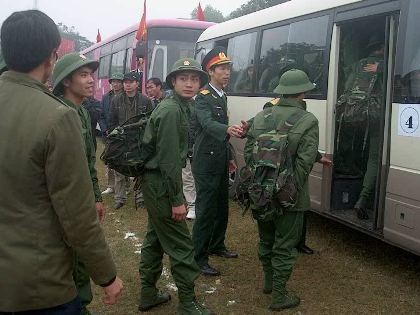 Hàng nghìn thanh niên hăng hái lên đường nhập ngũ - 18