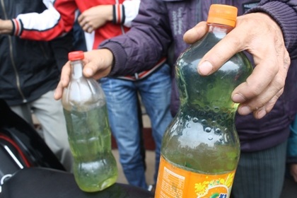 Hỗn loạn tại cây xăng vì nghi bán xăng bẩn gây cháy xe