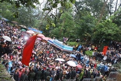 Hàng vạn người thành kính dâng hương tưởng nhớ các vua Hùng - 11