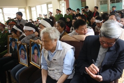 Những giây phút căng thẳng trong phiên xử Lê Văn Luyện 