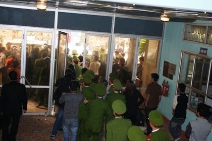 Những giây phút căng thẳng trong phiên xử Lê Văn Luyện 