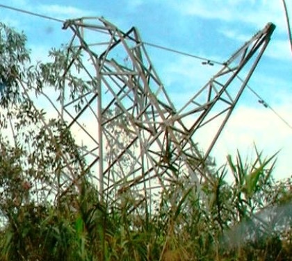 Khai thác than thổ phỉ làm đổ cột điện cao thế