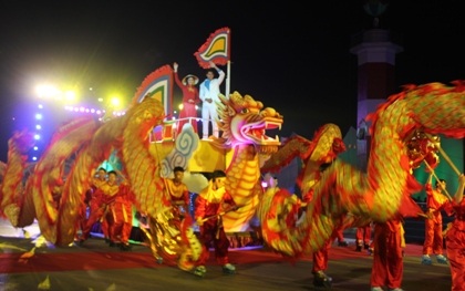 Tưng bừng đêm hội sắc màu văn hóa Carnaval Hạ Long 2012