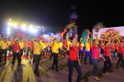 Tưng bừng đêm hội sắc màu văn hóa Carnaval Hạ Long 2012