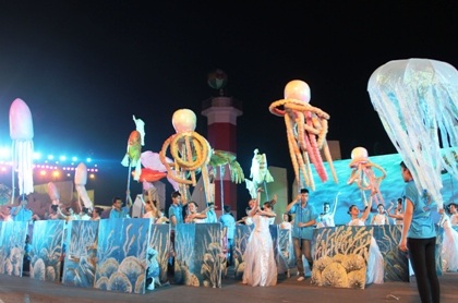Tưng bừng đêm hội sắc màu văn hóa Carnaval Hạ Long 2012