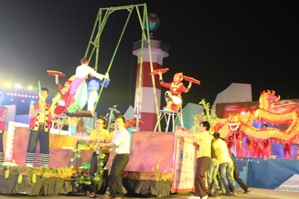 Tưng bừng đêm hội sắc màu văn hóa Carnaval Hạ Long 2012
