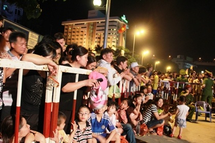 Tưng bừng đêm hội sắc màu văn hóa Carnaval Hạ Long 2012