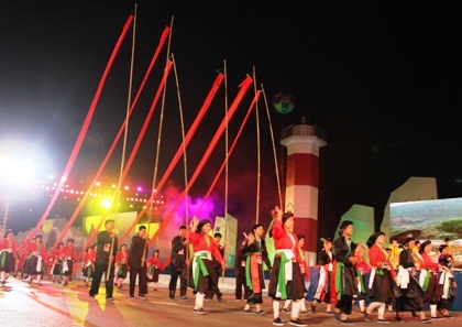 Tưng bừng đêm hội sắc màu văn hóa Carnaval Hạ Long 2012
