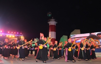 Tưng bừng đêm hội sắc màu văn hóa Carnaval Hạ Long 2012