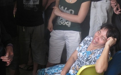 Thai phụ tử vong, hàng trăm người bủa vây bệnh viện