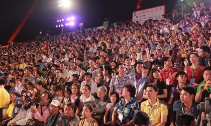 Tưng bừng đêm hội sắc màu văn hóa Carnaval Hạ Long 2012