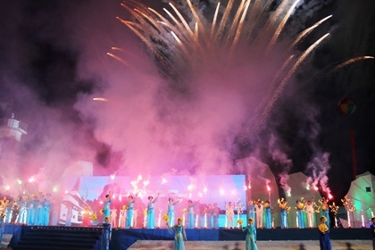 Tưng bừng đêm hội sắc màu văn hóa Carnaval Hạ Long 2012