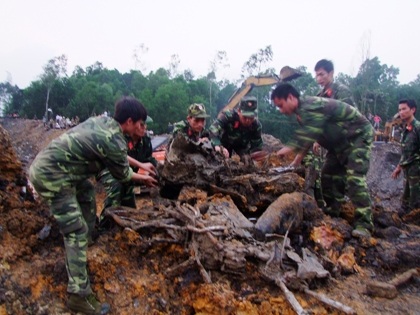 Cận cảnh những vật dụng được tìm thấy dưới bãi thải mỏ than