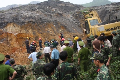 Vụ sạt lở bãi thải mỏ than: tích cực tìm kiếm 5 nạn nhân còn lại - 1 Vụ sạt lở bãi thải mỏ than: tích cực tìm kiếm 5 nạn nhân còn lại