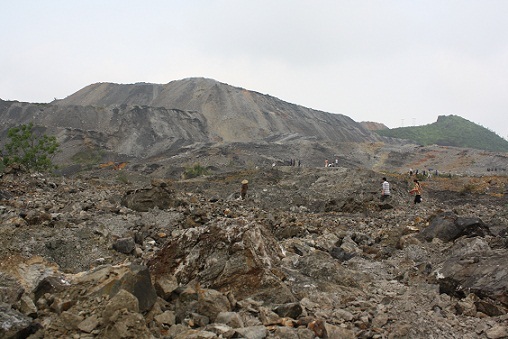 Tìm thấy thi thể 2 công nhân bị vùi dưới hàng vạn m3 đá