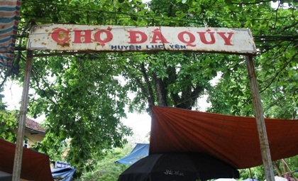 Về nơi người dân ngày đêm giã đá tìm ngọc