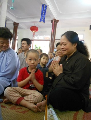 Háo hức đợi chờ nghi lễ tắm Phật mùa Phật Đản