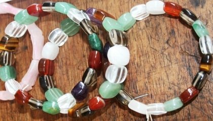 Về nơi người dân ngày đêm giã đá tìm ngọc