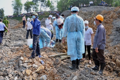 Đã tìm thấy 5 nạn nhân bị vùi lấp dưới bãi thải mỏ than