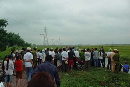 Nữ công nhân chết bất thường dưới ruộng lúa