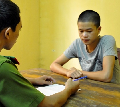 Đối tượng Vi Văn Đức tại cơ quan công an.