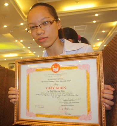 Em Bùi Phương Thảo đỗ thủ khoa Trường ĐH KHXH&NV - Đại học Quốc gia Hà Nội.