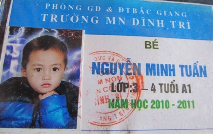 Bố mẹ cháu Nguyễn Minh Tuấn ngày đêm mòn mỏi ngóng tin con.