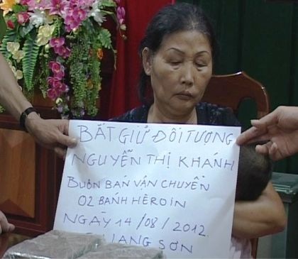 Đối tượng Nguyễn Thị Khánh bị bắt giữ tại cơ quan công an.