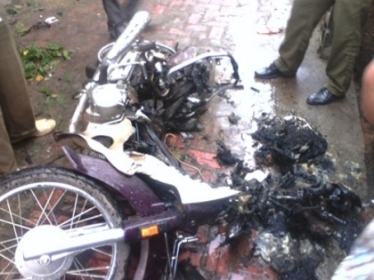 Chiếc xe máy bị gài mìn nổ tung khiến 3 mẹ con chị Nguyễn Thị Quỳnh thiệt mạng.