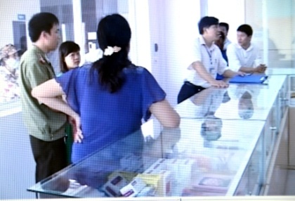 Đình chỉ một phòng khám treo biển bệnh viện quốc tế khám chui - 1 Đình chỉ một phòng khám treo biển bệnh viện quốc tế khám chui