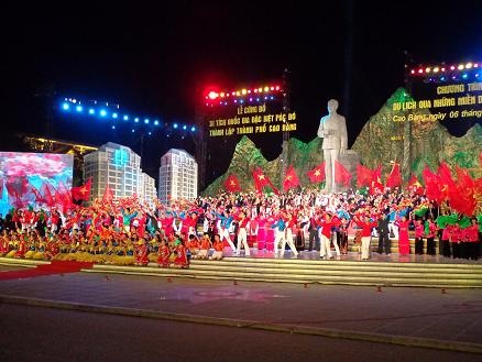 TP Cao Bằng tưng bừng cờ hoa trong ngày hội lớn.