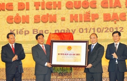 Lễ đón Bằng di tích quốc gia và khai hội mùa thu Côn Sơn - Kiếp Bạc - 2 Phó Thủ tướng Chính phủ