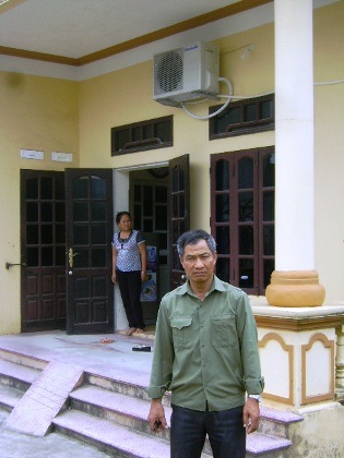 Ông Chung tại mảnh đất đã mua và sinh sống ổn định từ năm 2007.