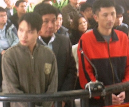 Các bị cáo tại phiên tòa xét xử.