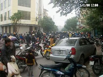 Nhiều người dân đưa ra nghi án 2 nạn nhân mang thuốc nổ trả thù “hụt” đã bị mìn phát nổ tan xác.