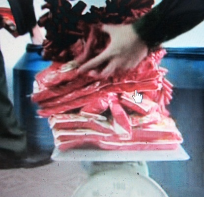 Hàng chục kg pháo được ngụy trang tinh vi để tuồn vào nội địa.