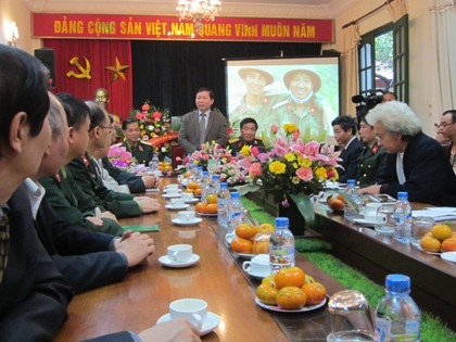 Lễ ra mắt cuốn sách ảnh “Con đường mang dáng hình Tổ quốc”.