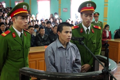 “Nghịch tử” giết mẹ ruột cướp tiền nhận án tử - 1 Nghịch tử Bùi Hoàng Tùng tại phiên tòa. (Ảnh: Báo Bắc Giang)