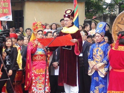 Nghi lễ tái hiện thời khắc thủy tổ Kinh Dương Vương lập nước.