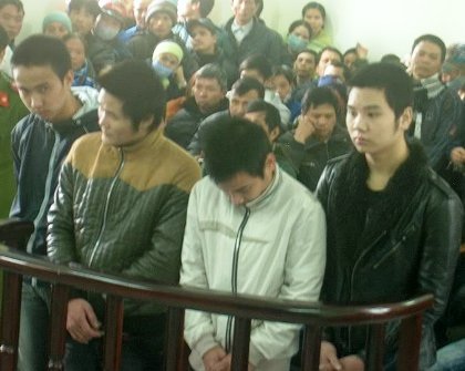 4 gã trai làng đồi bại lĩnh án.