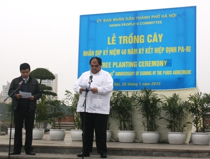 ông Iraklis Tsavdarisdis - Thư ký thường trực Hội đồng Hòa bình Thế giới (phải) khẳng định: