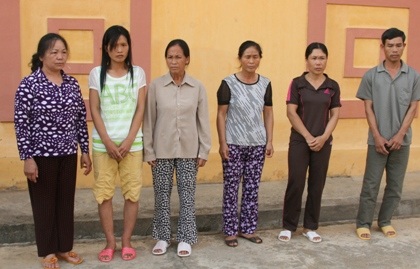 Án nặng cho nhóm mua bán trẻ sơ sinh ra nước ngoài táo tợn - 1 Các đối tượng trong đường dây buôn bán trẻ sơ sinh bị bắt giữ.