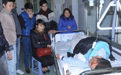 Nam sinh viên bị “ma cũ” đánh dã man giữa ký túc xá - 3 Vụ hành hung theo kiểu xã hội đen khiến dư luận hết sức bức xúc.