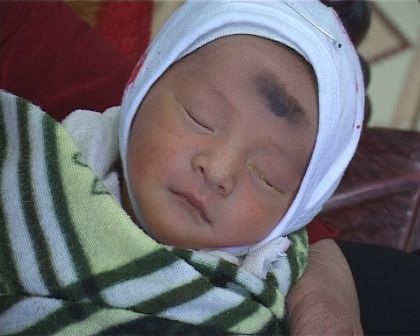 Án nặng cho nhóm mua bán trẻ sơ sinh ra nước ngoài táo tợn - 2 Đứa trẻ sơ sinh may mắn được cứu thoát khi các đối tượng đang trên đường mang đi bán.