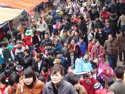 Hàng nghìn người v